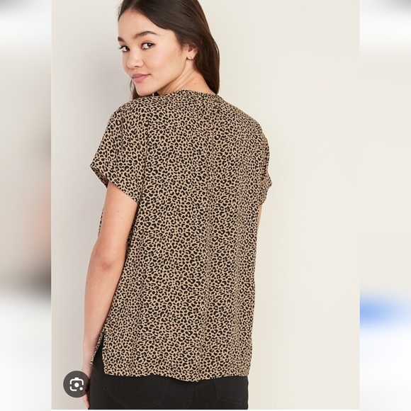 Old Navy Black and Tan Cheetah Print Flutter Sleeve Blouse - Picture 6 of 6